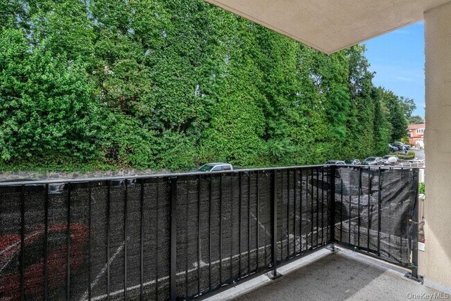 Building Photo - 128 Colonial Pkwy