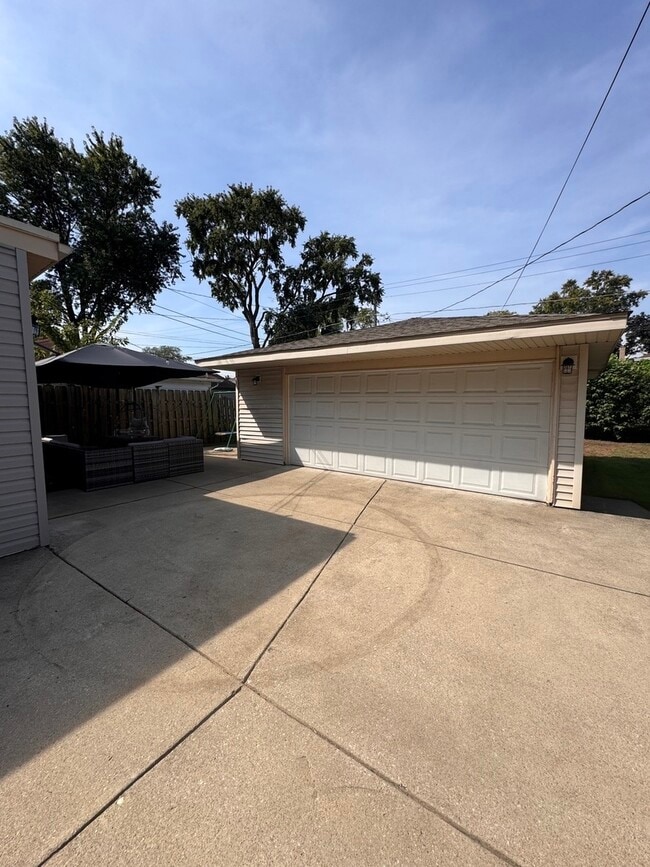 Building Photo - 2030 N 75th Ave