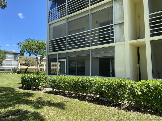 Building Photo - 256 Mansfield G