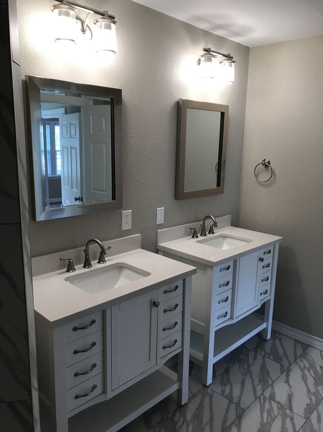 Building Photo - Pre Leasing for fall 2026! 3/2 in Tech Terrace