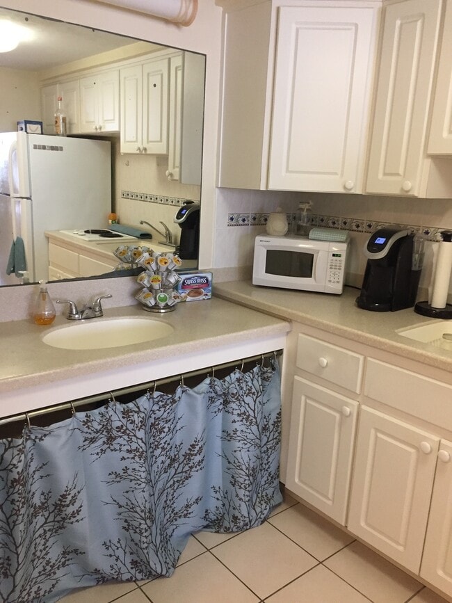 Building Photo - Ocean FRONT Studio! Amazing and must see! DEPOSIT-FREE Renting option thru OBLIGO! Deposit Altern...