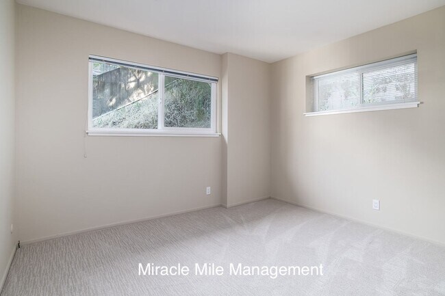 Building Photo - willow