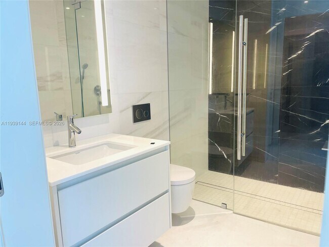 Building Photo - 300 Biscayne Blvd Way