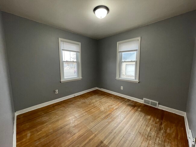 Building Photo - 1430 Minnehaha Ave