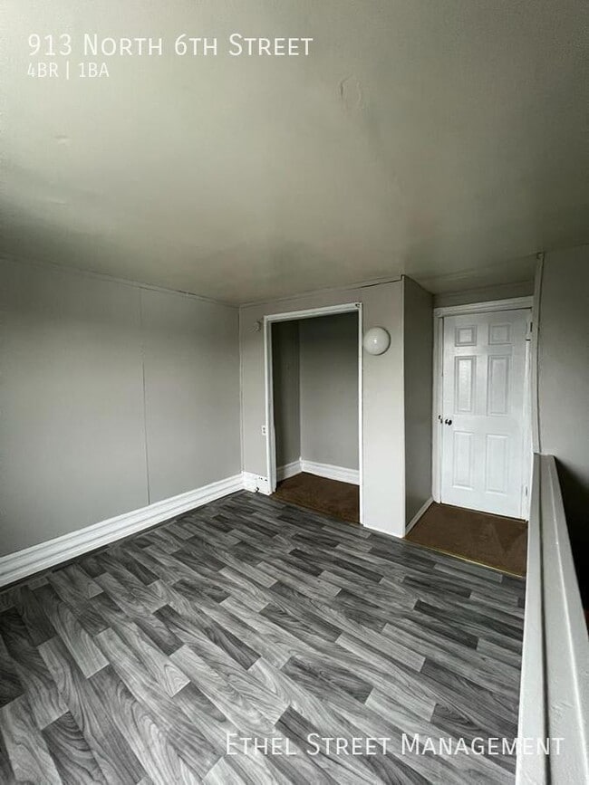 Building Photo - 913 N 6th St