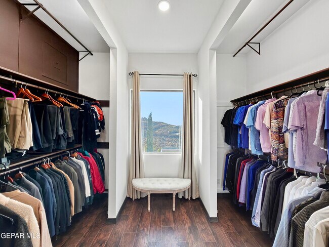 Building Photo - 444 San Clemente Dr