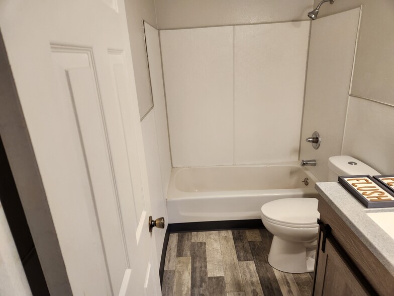 Building Photo - 1502 Delta Dr