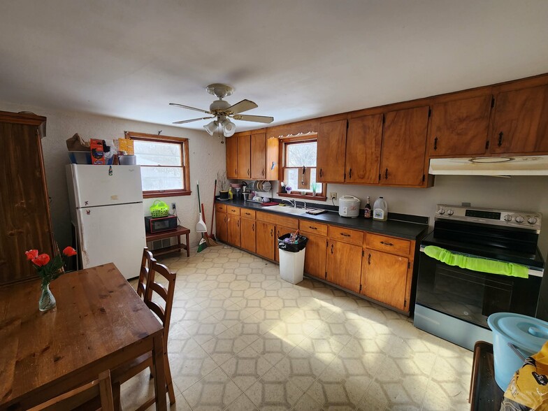 Building Photo - 483 Lillian Ave