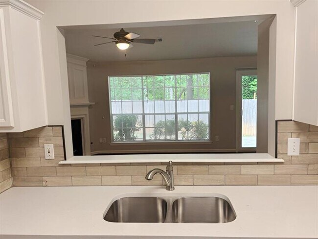 Building Photo - 5110 N Bridges Dr