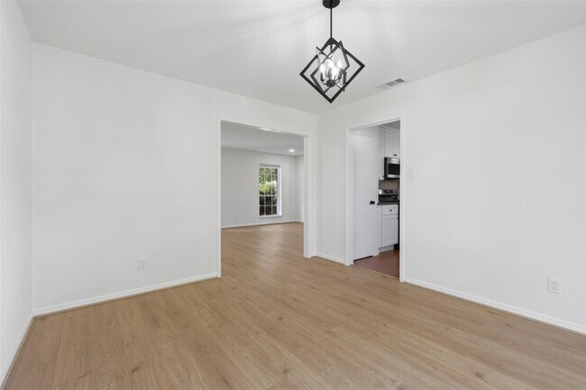 Building Photo - 3930 Cypress Hill Dr