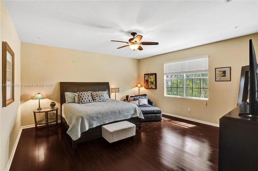 Building Photo - 256 SW 6th Ct