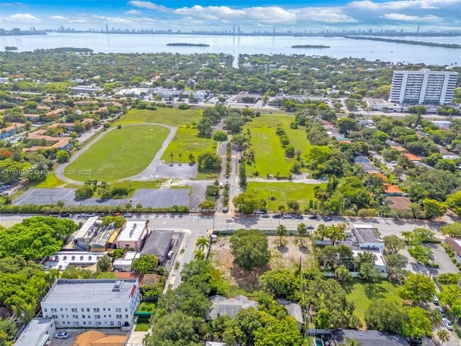 Building Photo - 176 NE 50th St