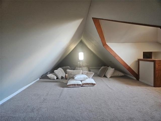 Building Photo - 7010 Vivian Ave