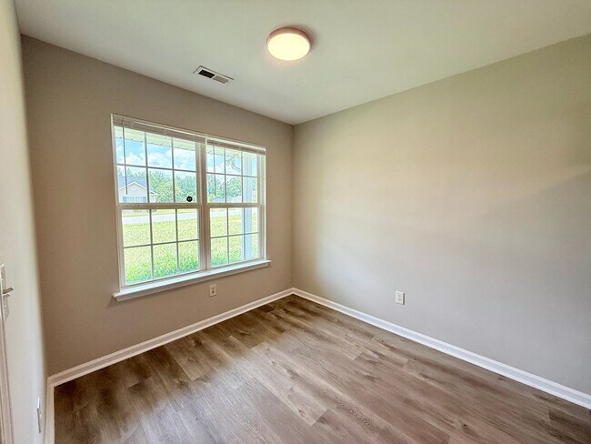 Building Photo - 4605 Palm Breeze Ln