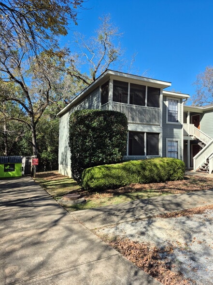 Building Photo - 511 Mansion St
