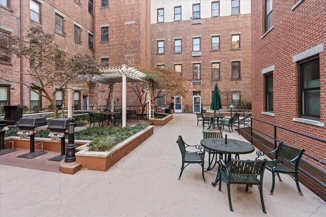 Building Photo - 187 Wayne St