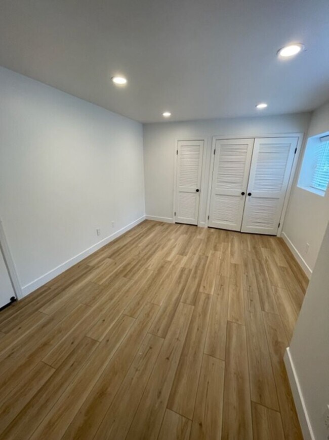 Building Photo - Rent Special - 2 weeks free rent!! 3 bedro...