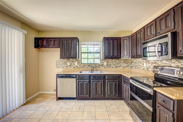 Building Photo - 300 Stoneledge Dr