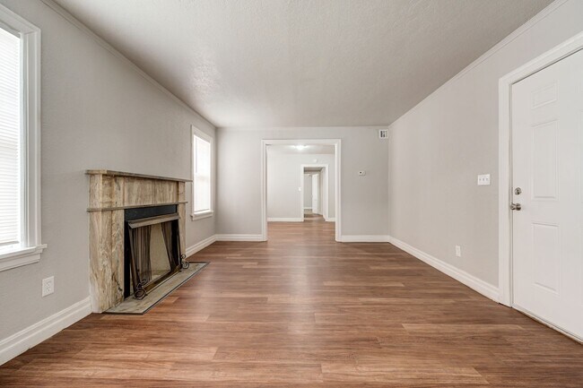 Building Photo - 817 East Dr