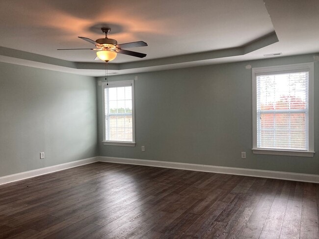 Building Photo - Immaculate 5 Bedrooms, 3.5 Bath Home Located Minutes from Shopping- Easy Commute to Sanford, Ft. ...