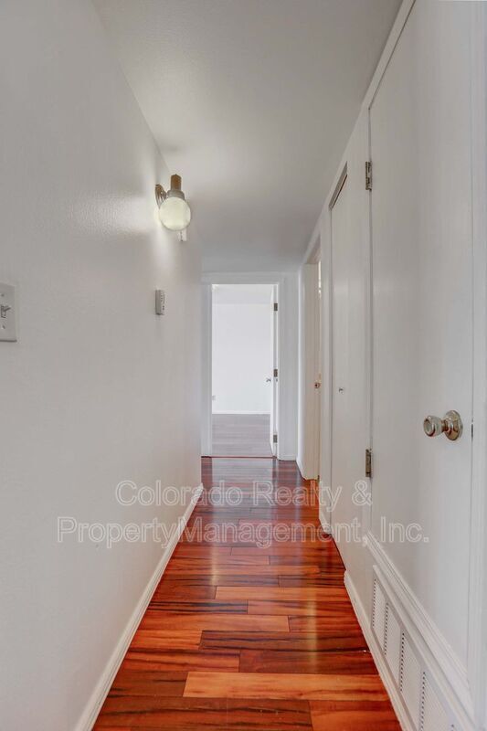 Building Photo - 8225 Fairmount Dr