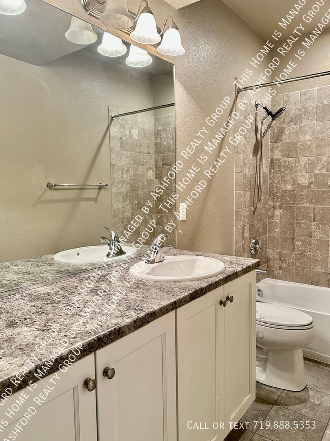 Building Photo - 2515 Hannah Ridge Dr