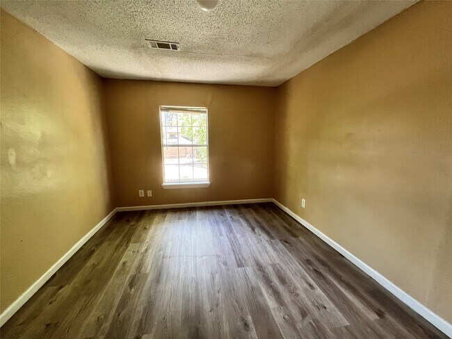 Building Photo - 10235 Algiers Rd