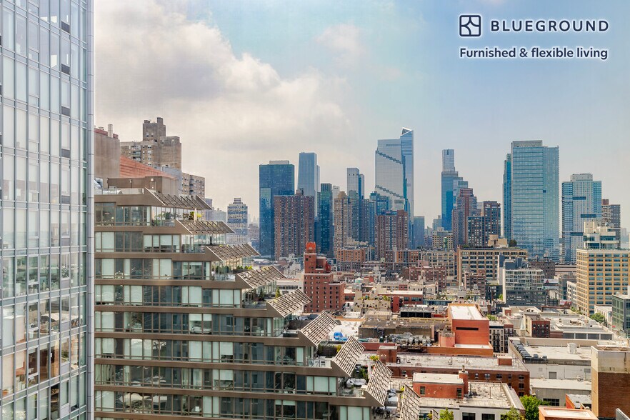 Building Photo - 550 W 54th St