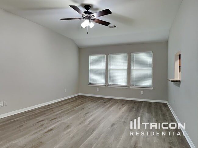 Building Photo - 10774 Royal York Dr