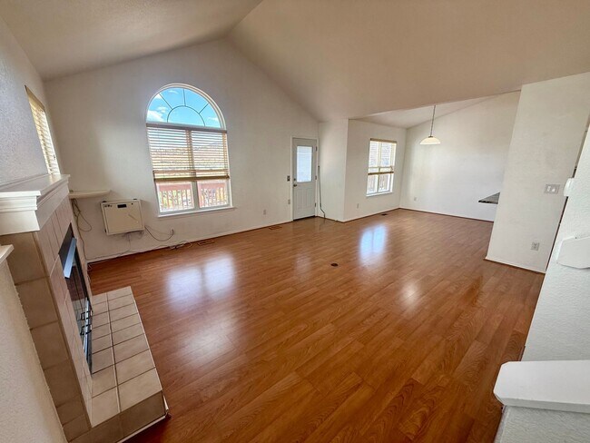 Building Photo - 537 Canyon View Dr