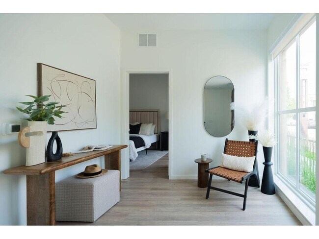 Building Photo - 7 West Dr