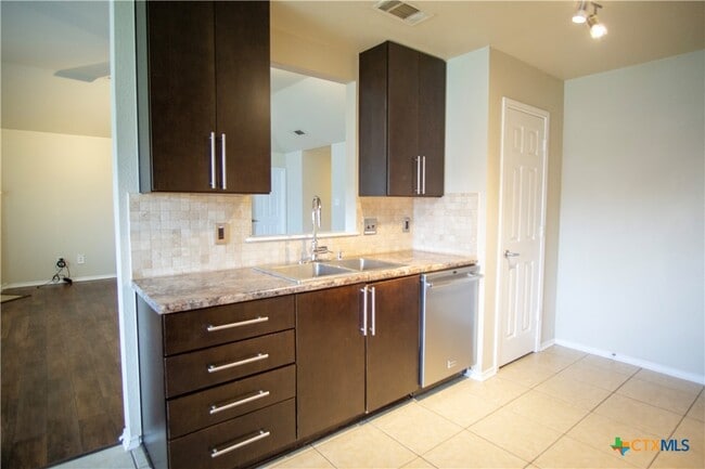 Building Photo - 1809 Herndon Dr