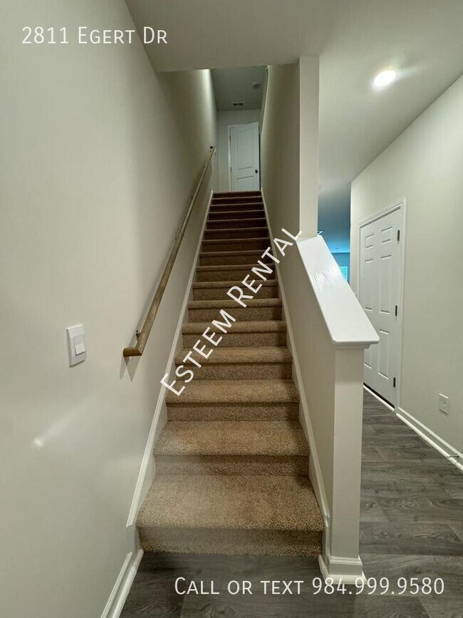 Building Photo - 2811 Egert Dr