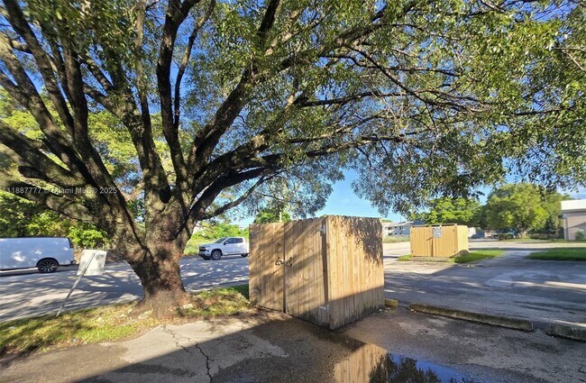 Building Photo - 2835 NW 22nd Ave