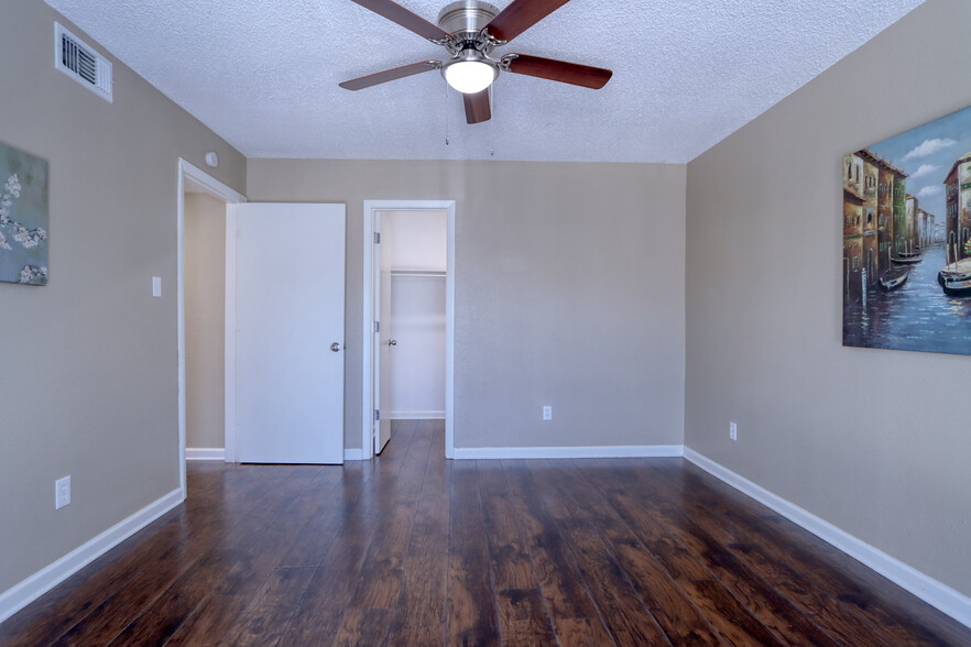 Building Photo - 711 Harbour Town Dr
