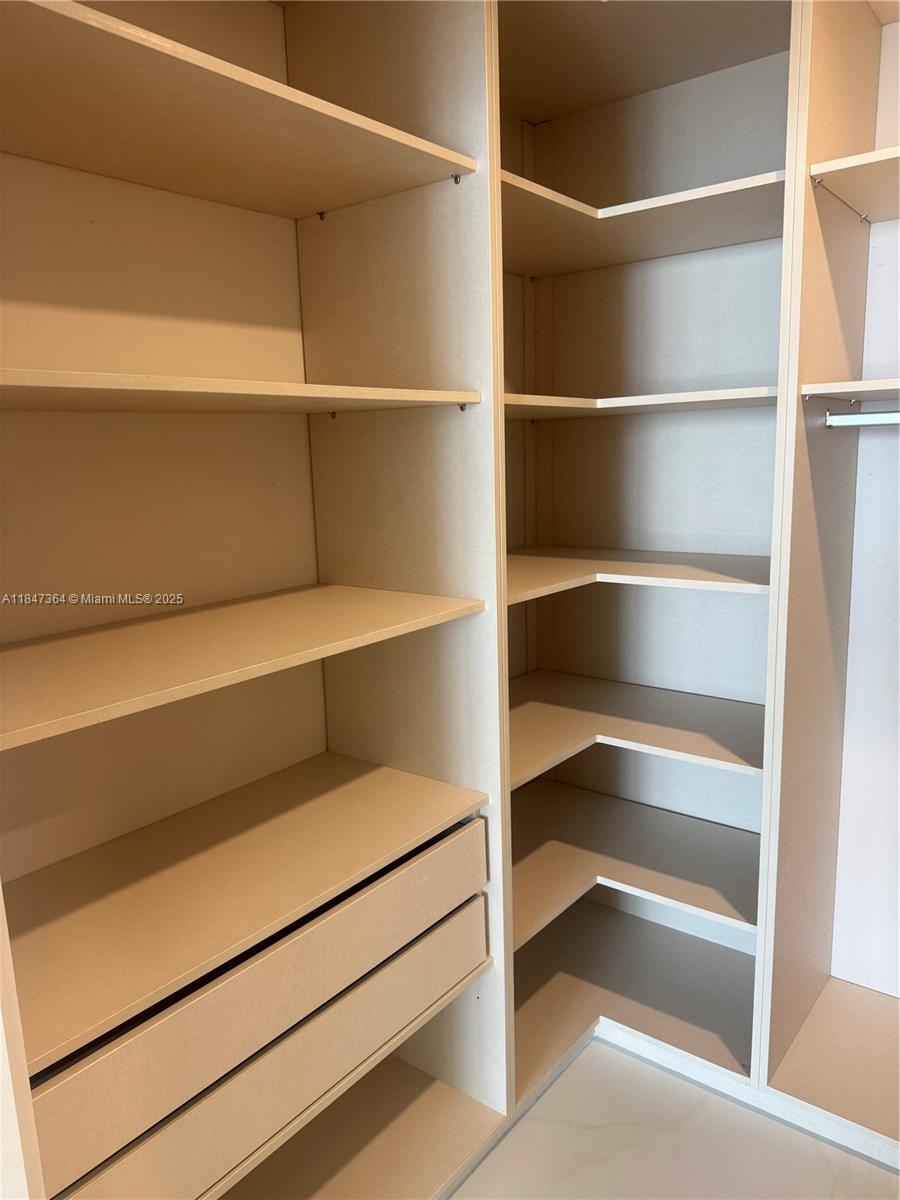 Building Photo - 700 NE 24th St