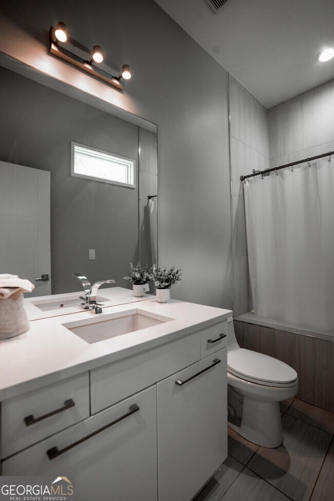 Building Photo - 1099 Vista Trail NE