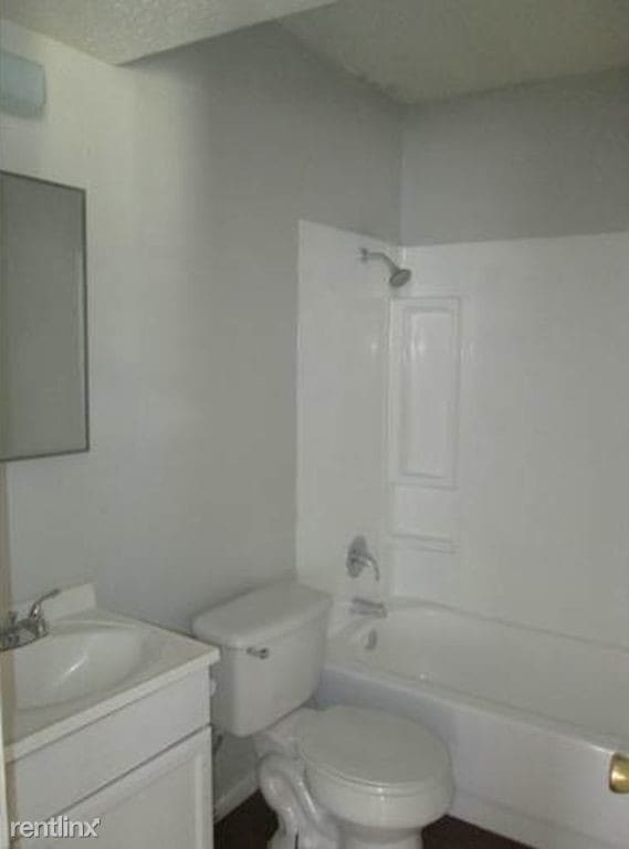 Building Photo - 1 br, 1 bath 4plex - 209 Victor St 208 Apt 13
