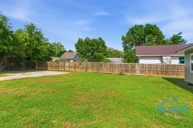 Building Photo - 962 Thelma St