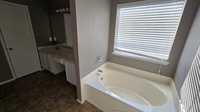 Building Photo - 3112 Rustic Meadow Trail