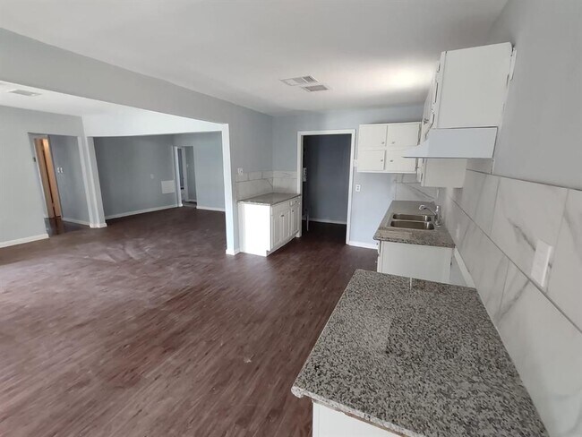 Building Photo - 4314 Tareyton Ln