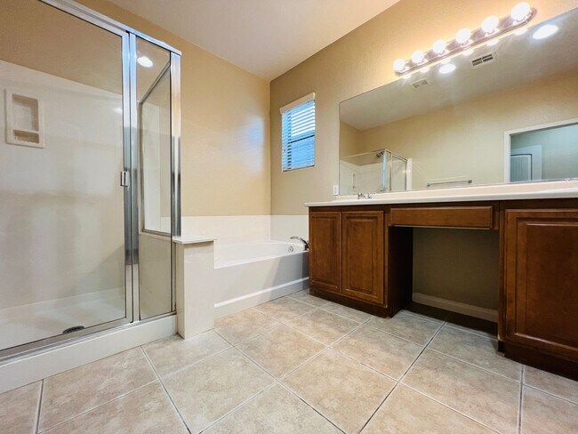 Building Photo - Beautiful 3-Bedroom Single Story Home in N...