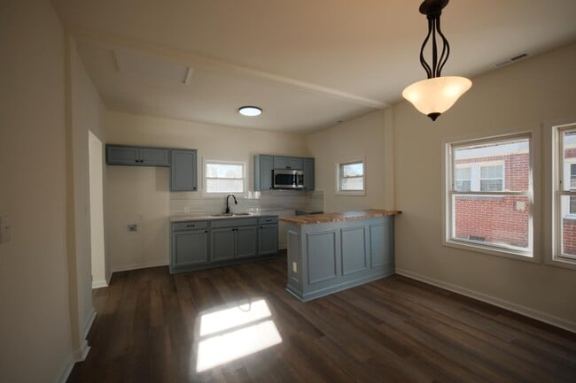 Building Photo - 4313 Wallace St