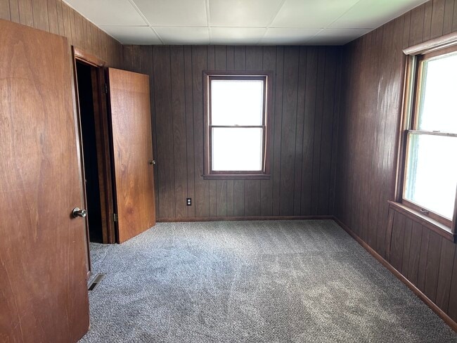 Building Photo - 212 E 11th Ave