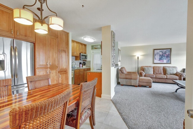 Building Photo - 2555 NE 11th St