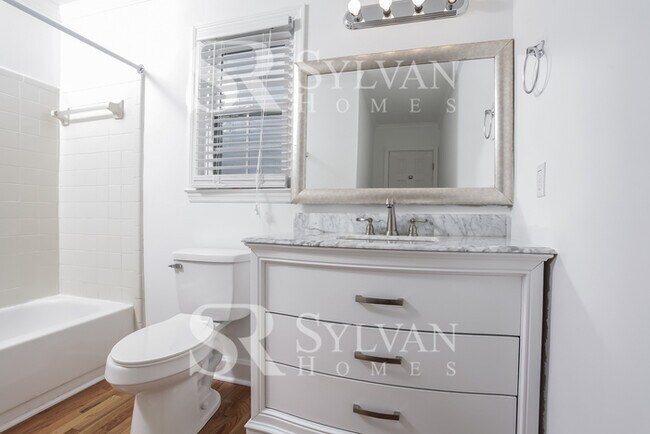 Building Photo - Enjoy Relaxation & Sophistication in this lovely 3 bedroom, 2.5 bath home.