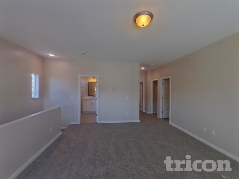 Building Photo - 1314 N Parkcrest