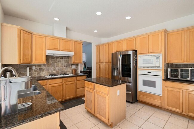 Building Photo - Beautiful Four Bedroom in Folsom