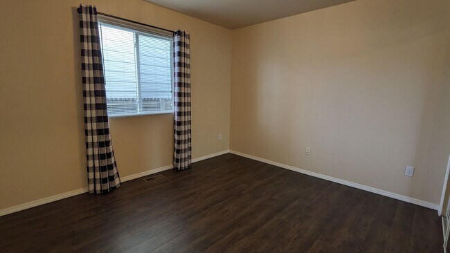 Building Photo - SPRINGS RANCH 3 BEDROOM/2 BATHROOM RANCH WITH FENCED YARD AND 2 CAR GARAGE!