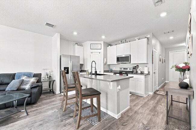Building Photo - 6351 Sailpointe Ln